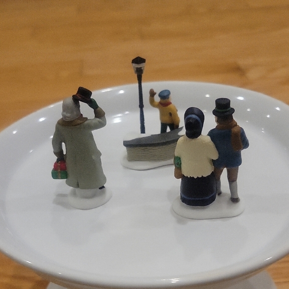 Department 56 Vintage Christmas Carol Christmas Morning Figures - Picture 8 of 16